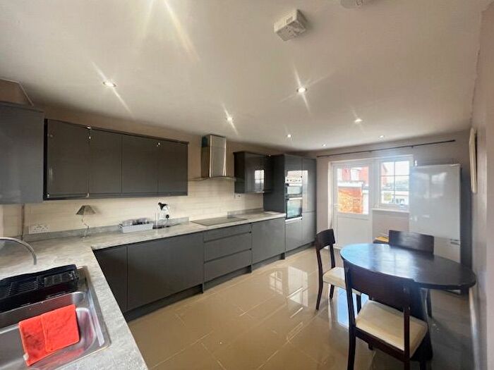 3 Bedroom Bungalow To Rent In High Street, Burcott, Leighton Buzzard, LU7