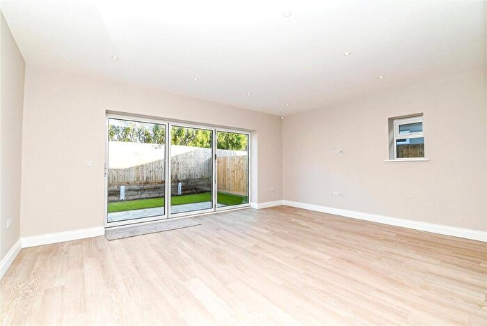 2 Bedroom Detached Bungalow For Sale In South Street, Pennington, SO41