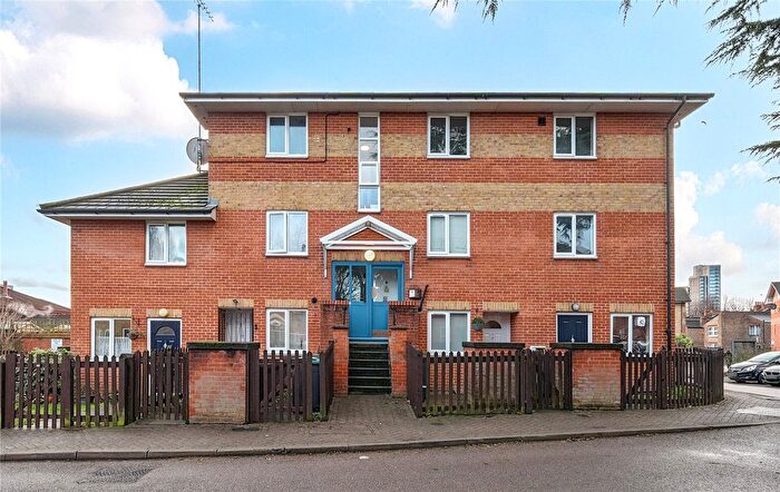 1 Bedroom Flat For Sale In Duffield Drive, London, N15