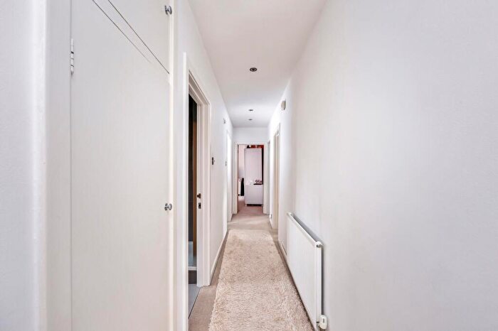 3 Bedroom Flat For Sale In Dyke Road Avenue, Hove, BN3