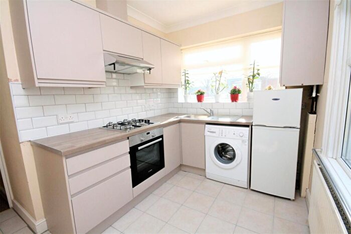 2 Bedroom Flat To Rent In , Fff Carlingford Road, Turnpike Lane, N15