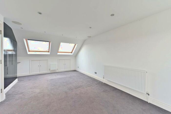 4 Bedroom House To Rent In Northway, Morden, SM4