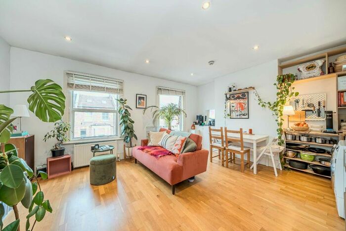 3 Bedroom Flat To Rent In Bravington Road, London, W9