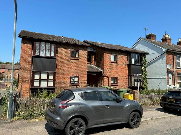 1 Bedroom Flat To Rent In Oak Road, Tunbridge Wells, Kent, TN2