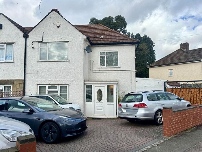 4 Bedroom Semi Detached House For Sale In Coldharbour Road, Croydon, CR0