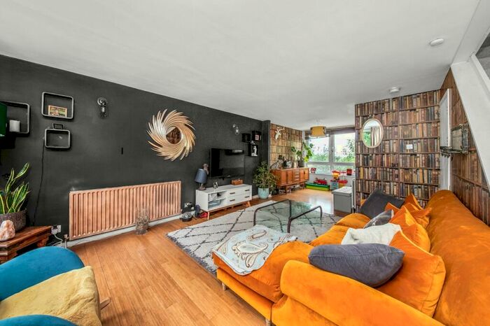 4 Bedroom End Of Terrace House To Rent In Wakefield Gardens, London, SE19