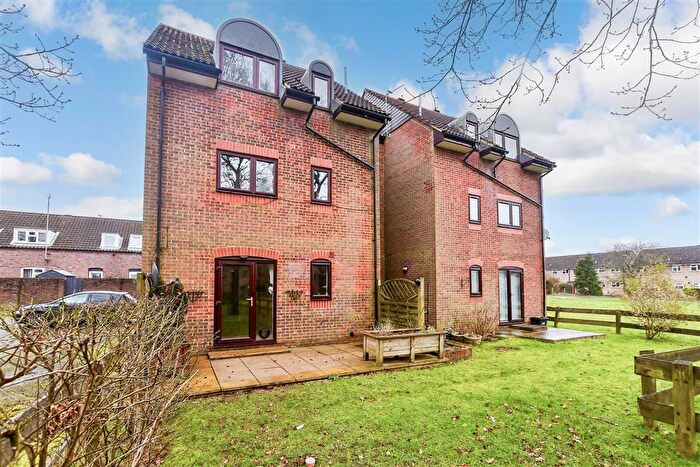 1 Bedroom Flat For Sale In Killicks, Cranleigh, Surrey, GU6
