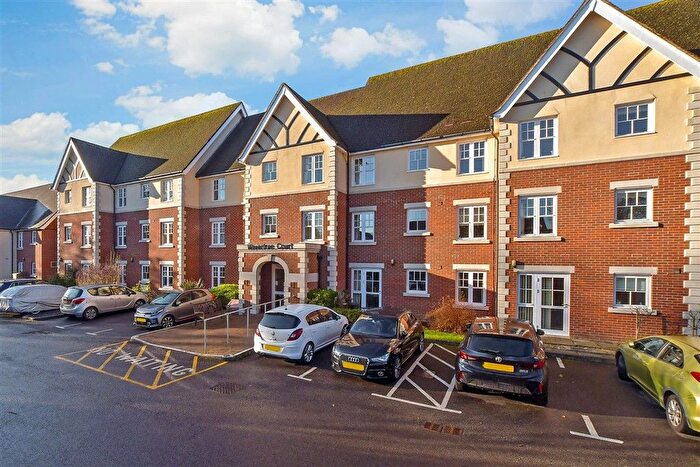 1 Bedroom Flat For Sale In Massetts Road, Horley, Surrey, RH6