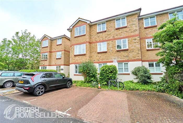 2 Bedroom Flat For Sale In Braddock Close, Isleworth, TW7