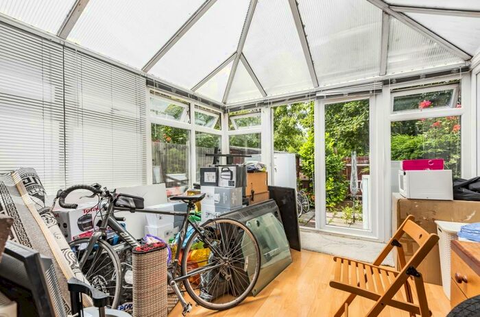 2 Bedroom End Of Terrace House To Rent In Goldfinch Road London, SE28