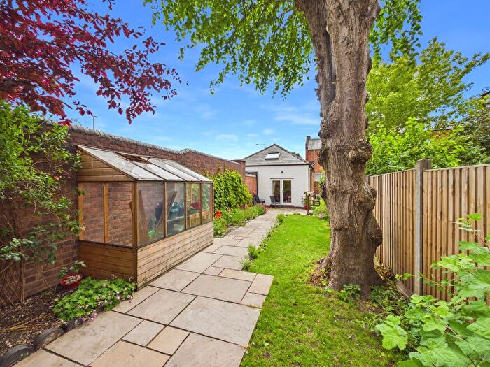 3 Bedroom Bungalow For Sale In Comer Road, Worcester, Worcestershire, WR2