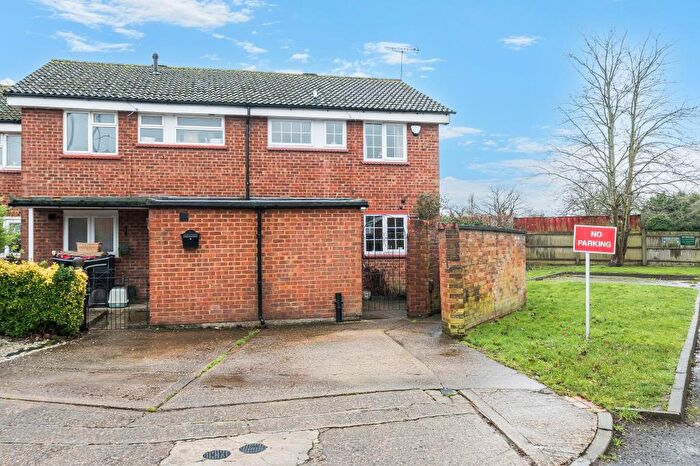 3 Bedroom Semi Detached House For Sale In Lindores Road, Maidenhead, SL6