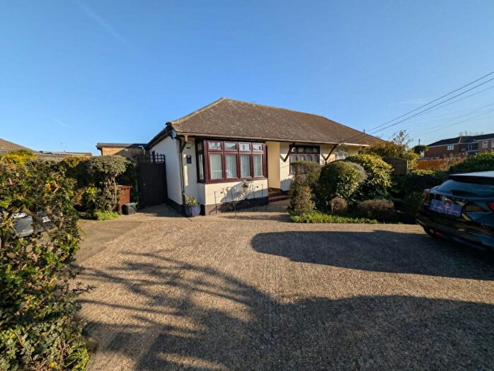 3 Bedroom Bungalow For Sale In Mayland Avenue, Canvey Island, SS8