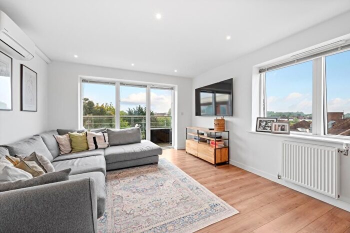 3 Bedroom Flat For Sale In Kingston Road, Wimbledon Chase, London, SW20