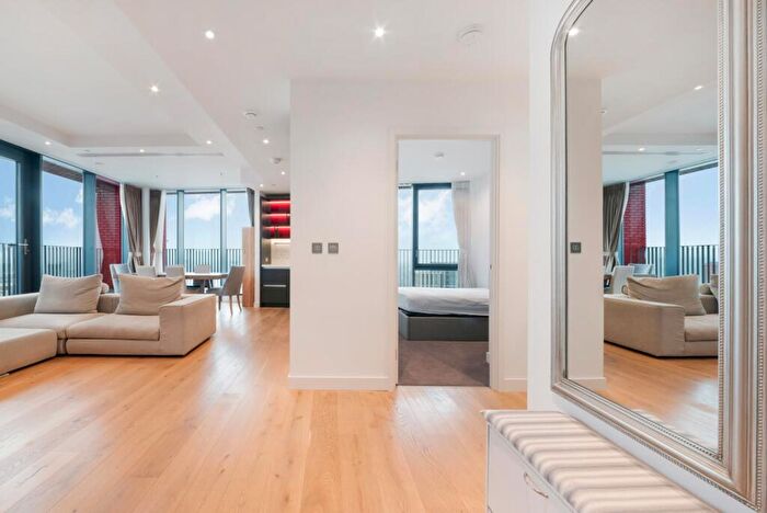 4 Bedroom Penthouse For Sale In Defoe House, City Island Way, London, E14