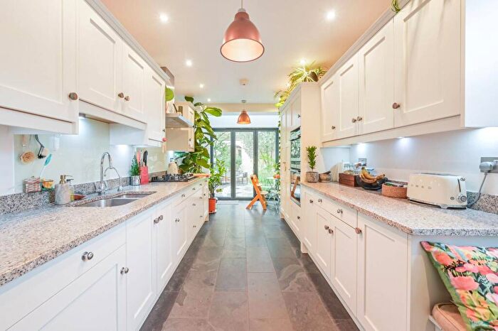 4 Bedroom End Of Terrace House To Rent In Antill Road, Bow, London, E3