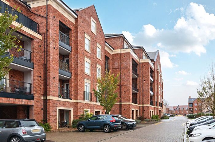 2 Bedroom Flat For Sale In Oregon Court, Toye Avenue, Whetstone, N20