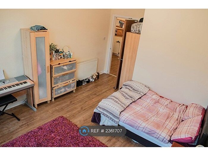4 Bedroom Flat To Rent In Argyle Street, Glasgow, G3