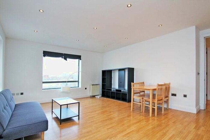 2 Bedroom Flat To Rent In Gallery Apartments, Commercial Road, Whitechapel, London, E1