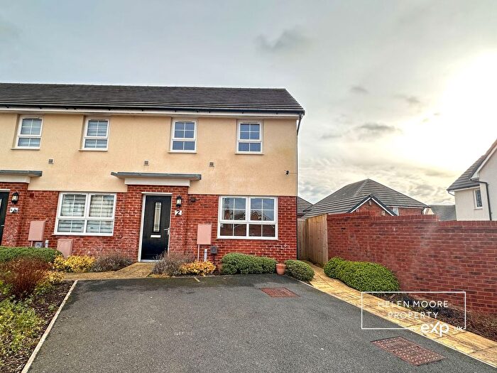 3 Bedroom Semi-Detached House For Sale In Pailgate Drive, Ivybridge, Devon, PL21