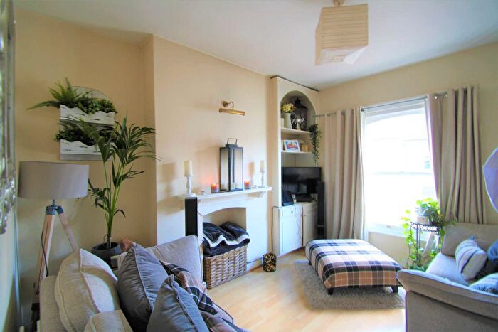 2 Bedroom Flat To Rent In Kellet Road, London, SW2