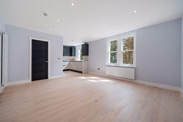 3 Bedroom Flat To Rent In Priory Road, South Hampstead, London, NW6
