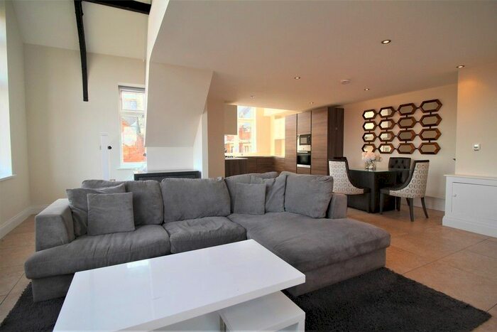 3 Bedroom Flat To Rent In Marlborough Drive, Bushey, WD23
