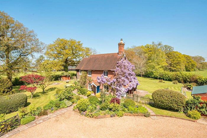 3 Bedroom Cottage For Sale In Petworth Road, Haslemere, GU27