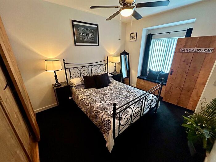 2 Bedroom Bungalow For Sale In Honey Lane, Waltham Abbey, EN9