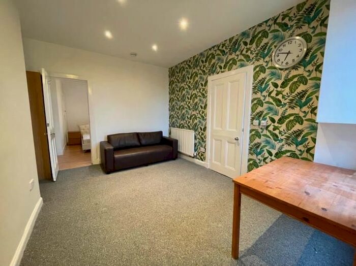 2 Bedroom Flat To Rent In Ramsay Road, Kirkcaldy KY1