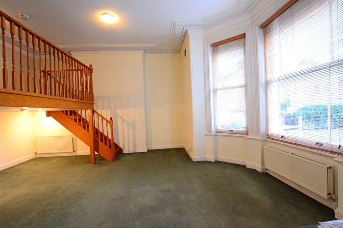 Studio To Rent In York Road, Tunbridge Wells, Kent, TN1