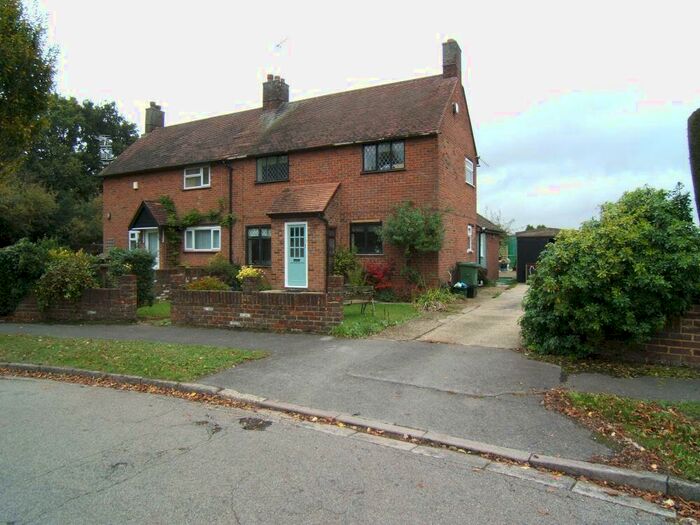 2 Bedroom Semi-Detached House To Rent In Pimlico, Hemel Hempstead, HP3