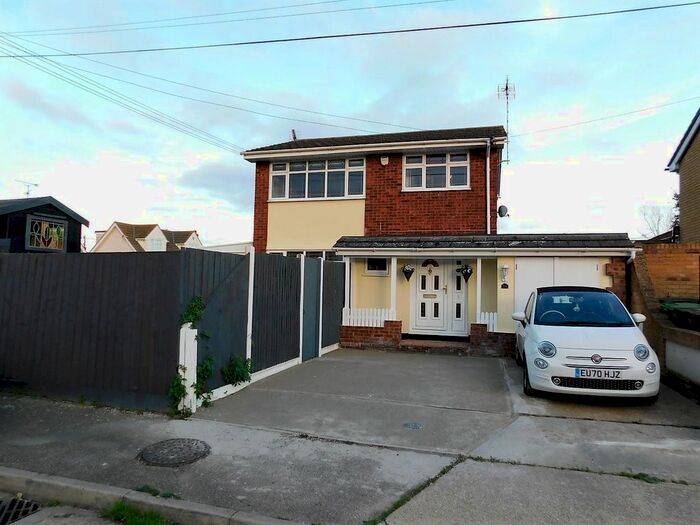 4 Bedroom Detached House To Rent In Heilsburg Road, Canvey Island, SS8
