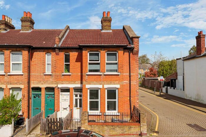 2 Bedroom Flat To Rent In Canon Road Bromley, BR1