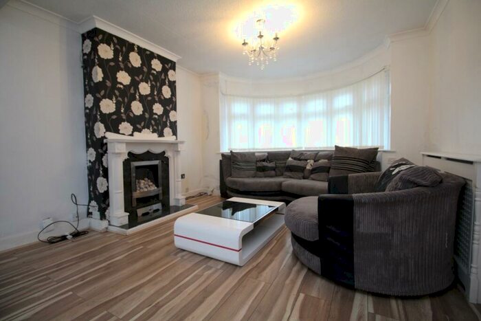 4 Bedroom Semi-Detached House To Rent In Farnham Road Welling, DA16