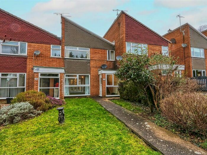 3 Bedroom Terraced House To Rent In Green Farm Close, Loundsley Green, Chesterfield, Derbyshire, S40