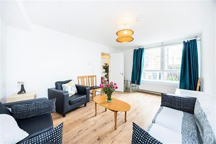 4 Bedroom Maisonette To Rent In Tarbert Walk, E1