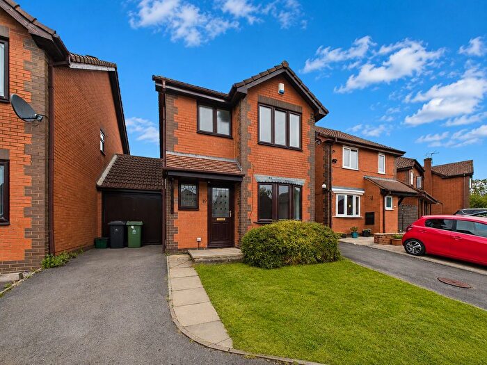 3 Bedroom Link Detached House For Sale In Kennett Gardens, Gloucester, GL4