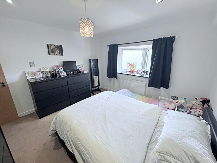 1 Bedroom Flat For Sale In Larkshall Road, London, E4