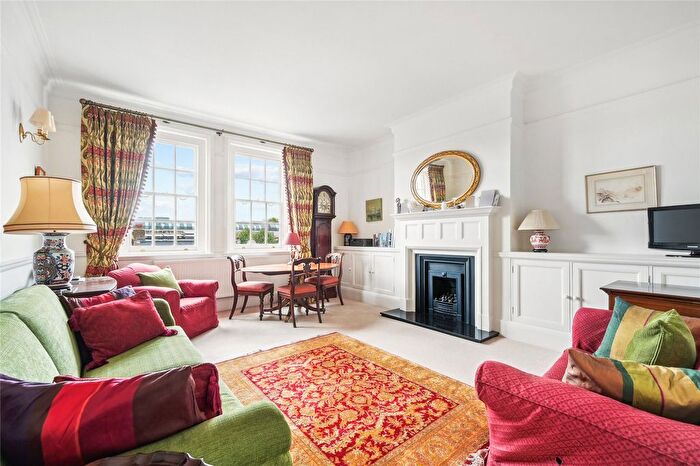 1 Bedroom Flat For Sale In Edge Street, London, W8