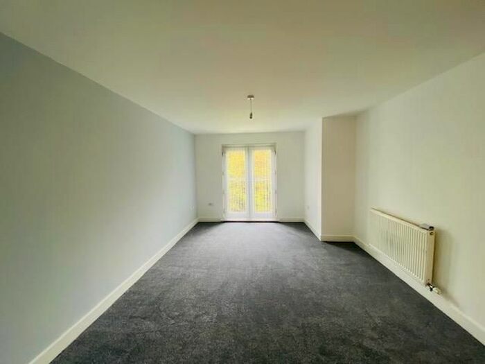 2 Bedroom Flat To Rent In Sandhill Close, Bradford, BD8