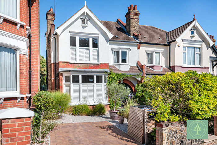 4 Bedroom Semi Detached House For Sale In Conway Road, Southgate, N14