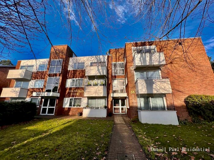 2 Bedroom Flat To Rent In Golden Manor, Hanwell, W7