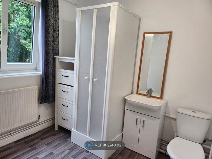 Studio To Rent In Billington House, London, SW8