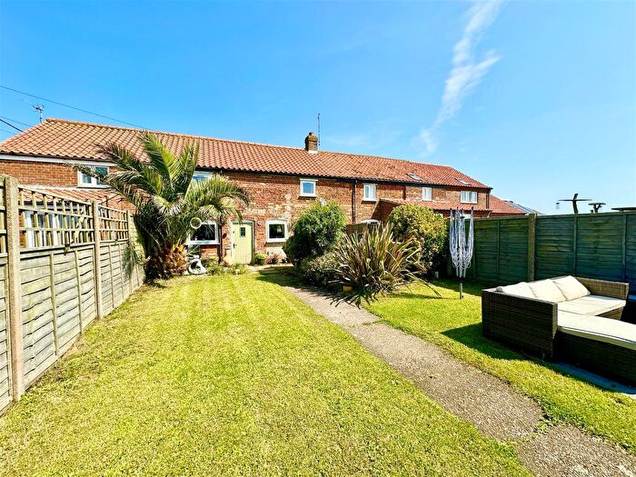 3 Bedroom Terraced House For Sale In Ostend Road, Walcott, Norwich, NR12