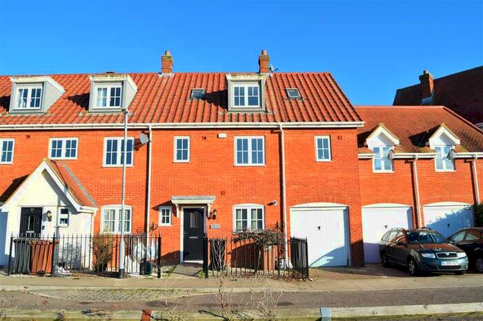 4 Bedroom Property To Rent In Braganza Way, Springfield, Chelmsford, CM1