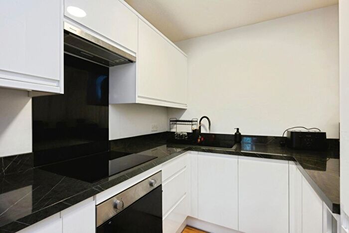 1 Bedroom Flat For Sale In Garlands Road, Redhill, Surrey, RH1