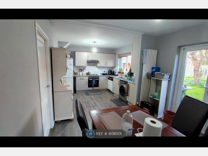 3 Bedroom Semi-Detached House To Rent In Bidwell Close, Bristol, BS10