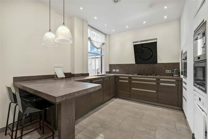 3 Bedroom Flat To Rent In York Street, London, W1H