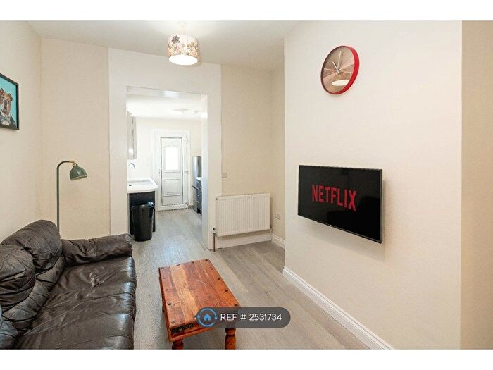 2 Bedroom Flat To Rent In Alexandra Road, Bedford, MK40